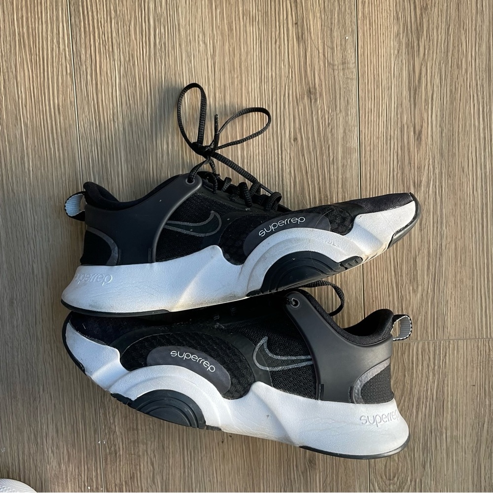 Black Nike Superrep
